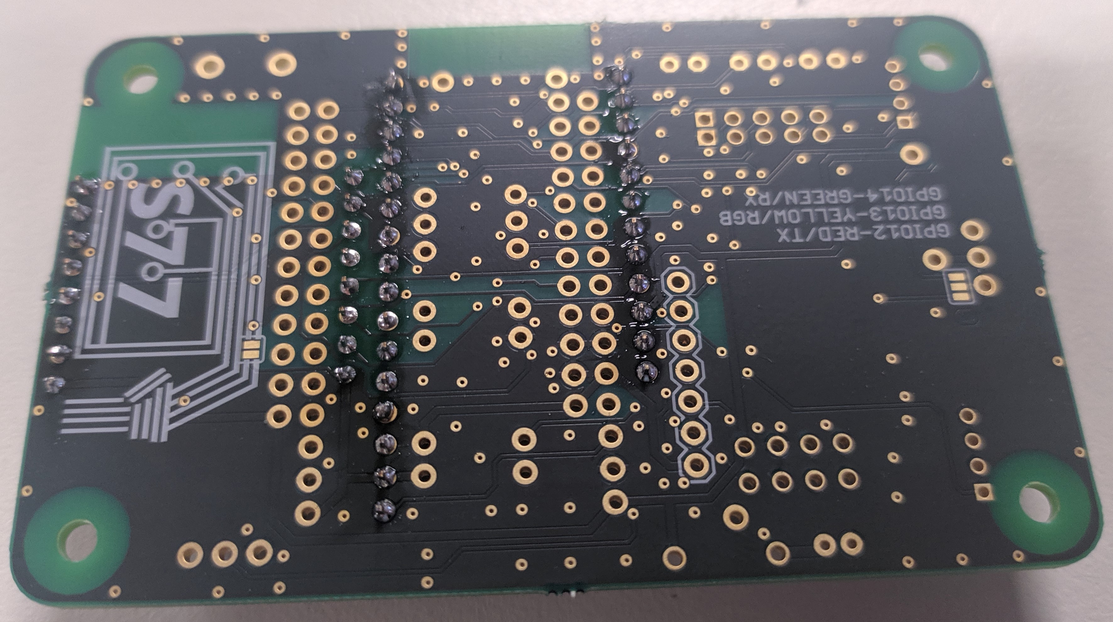 1.1_pin-header_an_trägerplatine_löten-rückseite.jpg